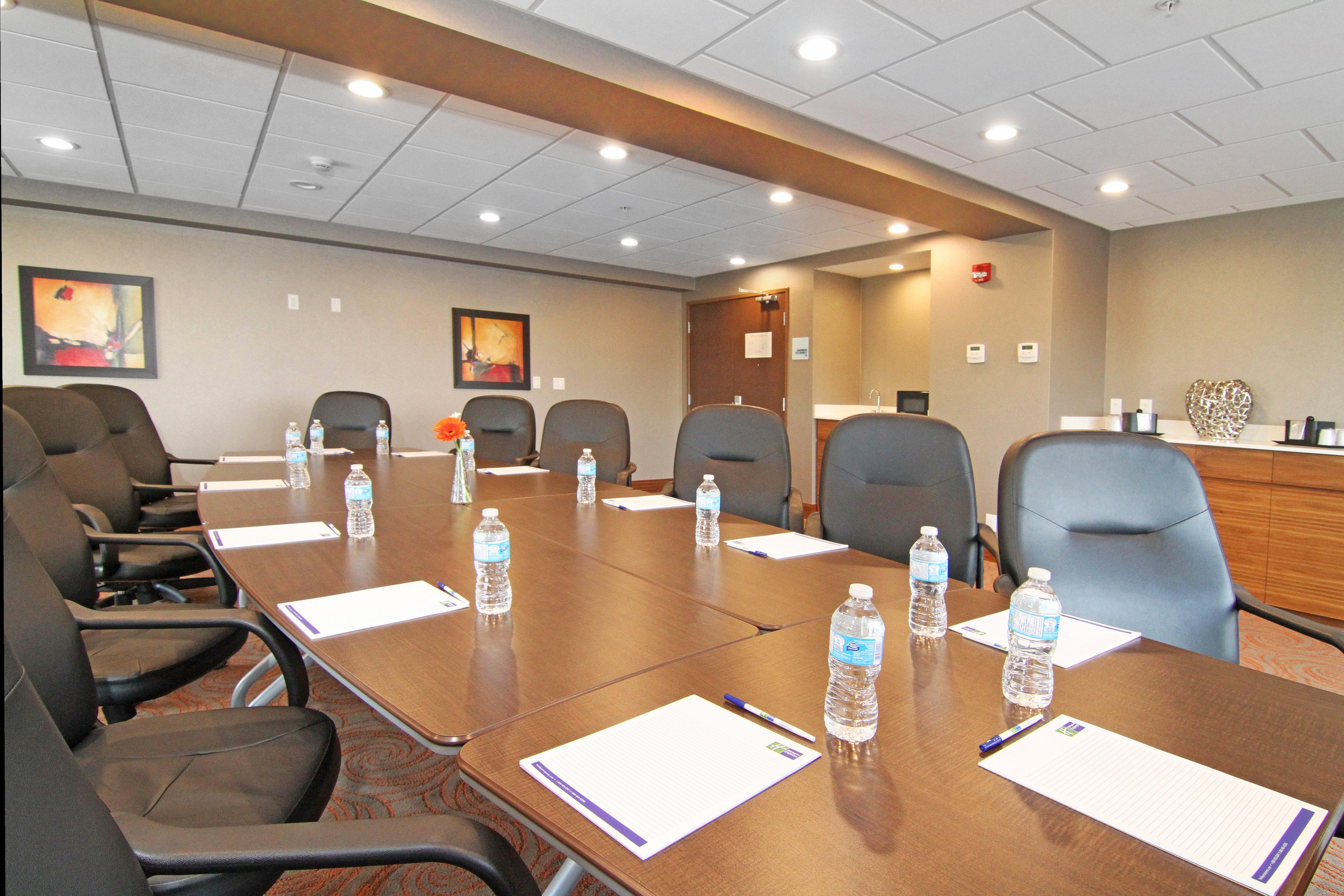 Holiday Inn Express And Suites Calgary University By Ihg Ngoại thất bức ảnh